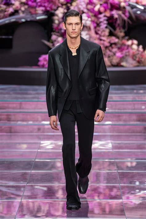 uomo versace 2018|versace fashion show.